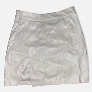 Elegant White Snakeskin Mini Skirt